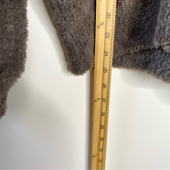 Susina Womens Cardigan Sz S Grey Kitten Buttons Pockets Collar Faux Fur Sweater - Picture 12 of 13